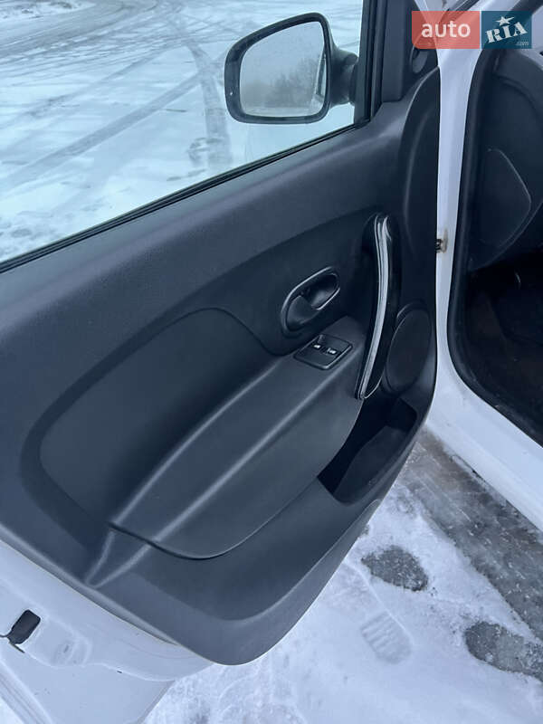 Седан Renault Logan 2016 в Кременчуці фото 14 Седан Renault Logan 2016 в Кременчуці