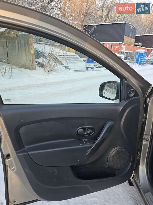 Универсал Renault Logan 2014 в Киеве фото 14 Универсал Renault Logan 2014 в Киеве