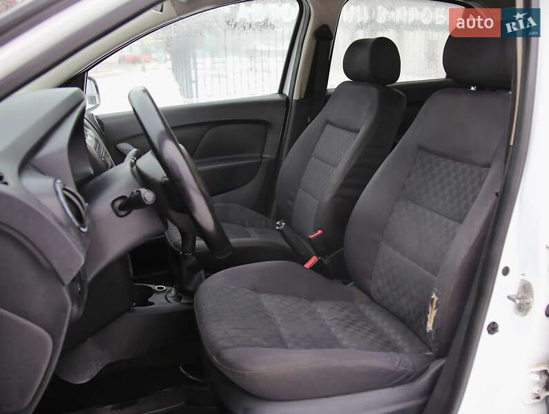 Седан Renault Logan 2013 в Харкові