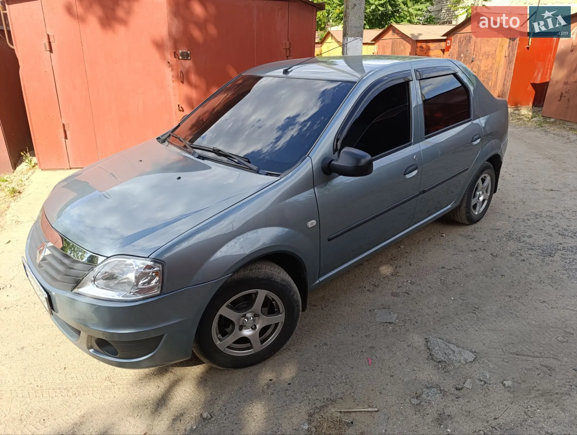 2011 Renault Logan - мініатюра 2