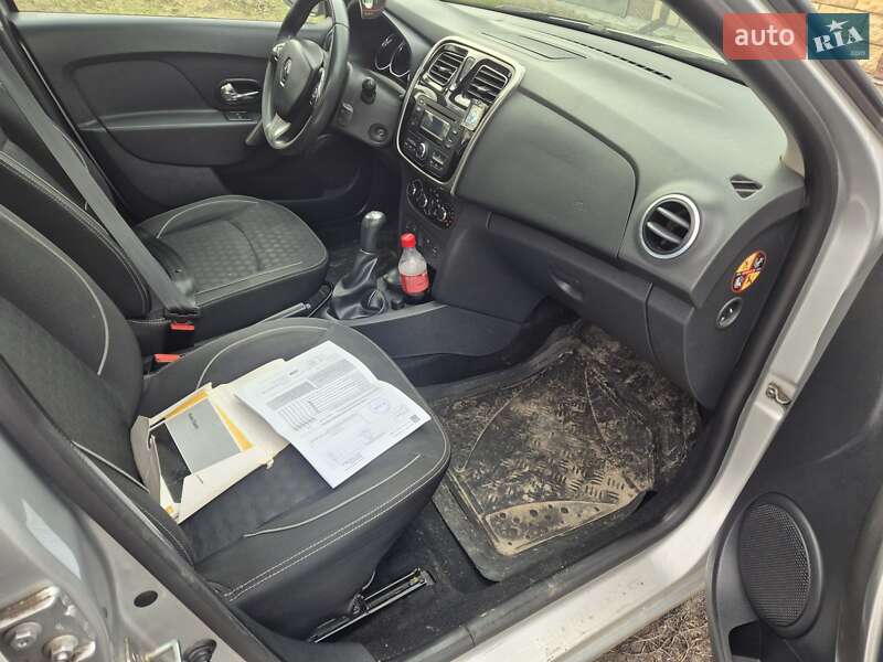 Седан Renault Logan 2013 в Новомосковську