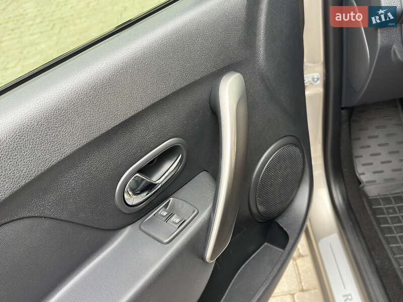 Седан Renault Logan 2013 в Одессе фото 53 Седан Renault Logan 2013 в Одессе