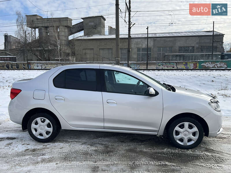 Седан Renault Logan 2013 в Львове