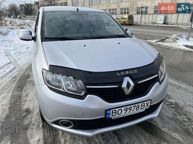 Седан Renault Logan 2013 в Львове