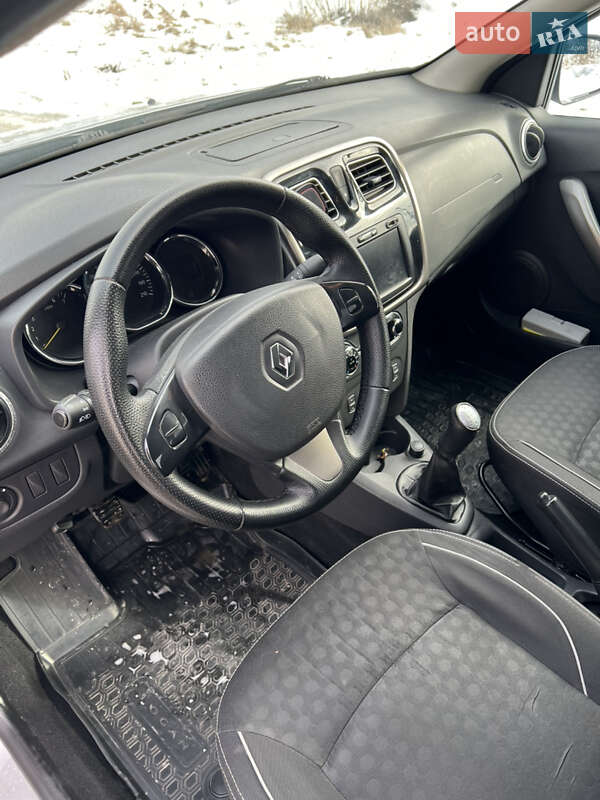 Седан Renault Logan 2013 в Львове