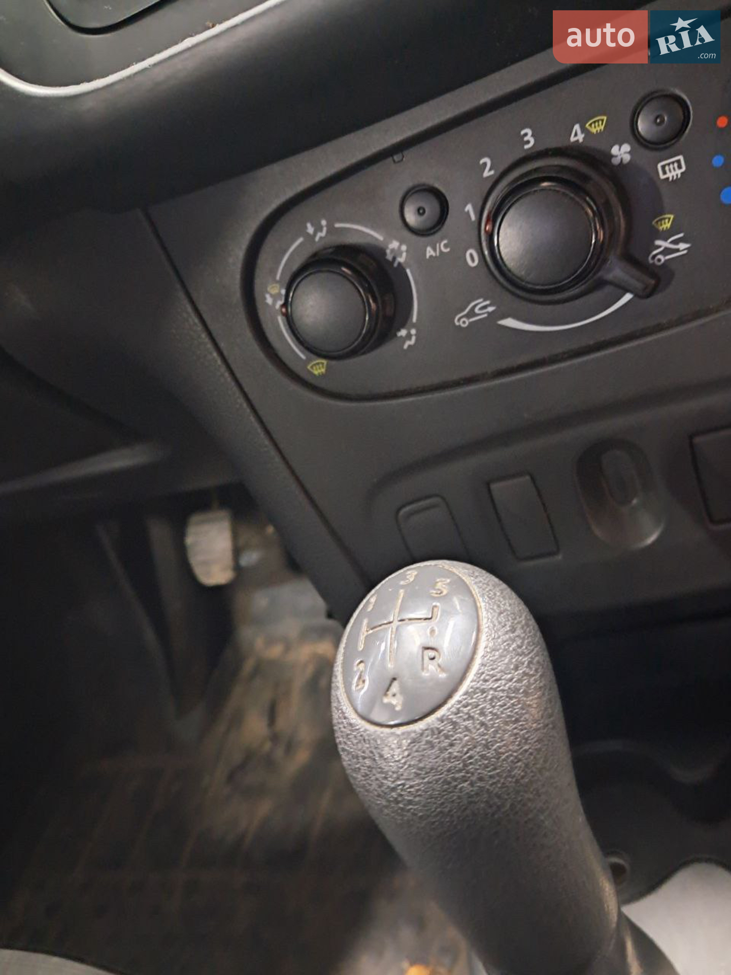 2016 Renault Logan - мініатюра 19