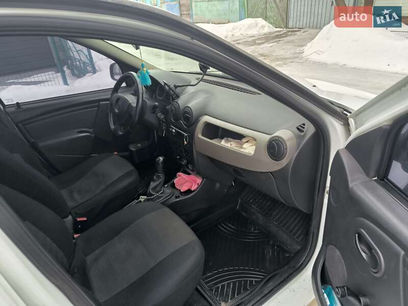 Седан Renault Logan 2011 в Прилуках фото 10 Седан Renault Logan 2011 в Прилуках