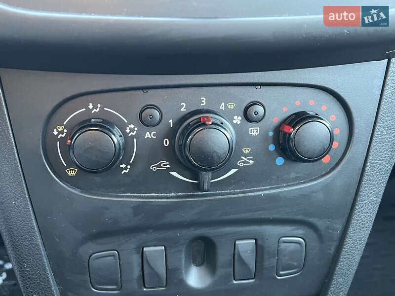 Седан Renault Logan 2015 в Львові фото 14 Седан Renault Logan 2015 в Львові