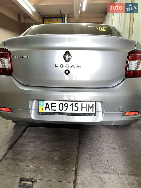 Седан Renault Logan 2015 в Вільногірську