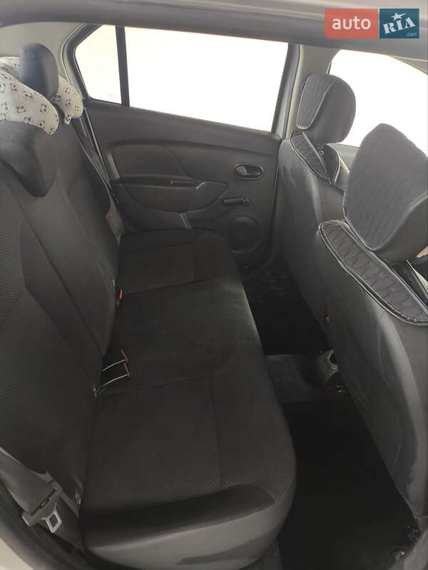 Седан Renault Logan 2014 в Ужгороді фото 6 Седан Renault Logan 2014 в Ужгороді