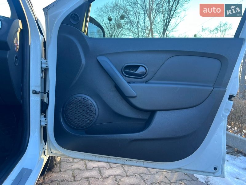 Седан Renault Logan 2015 в Миргороді