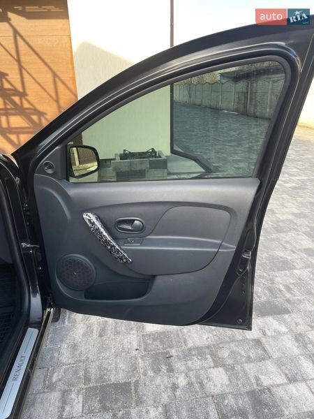 Седан Renault Logan 2014 в Буске