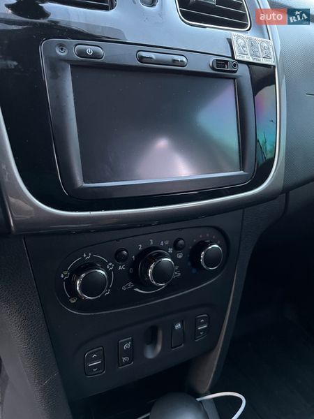 Седан Renault Logan 2013 в Луцке