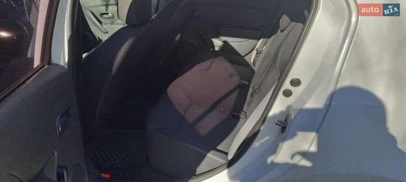 Седан Renault Logan 2015 в Киеве