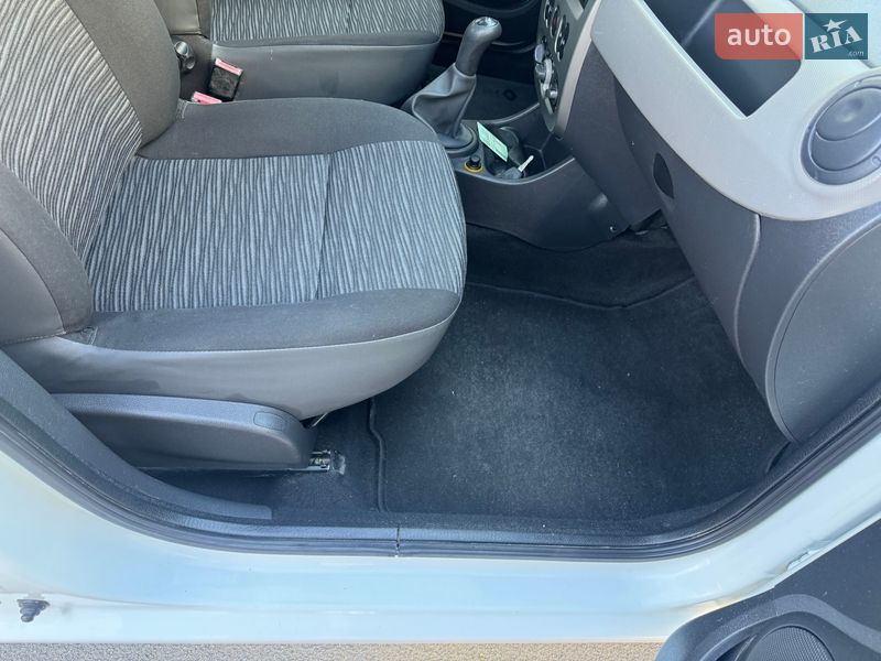 Седан Renault Logan 2010 в Запорожье