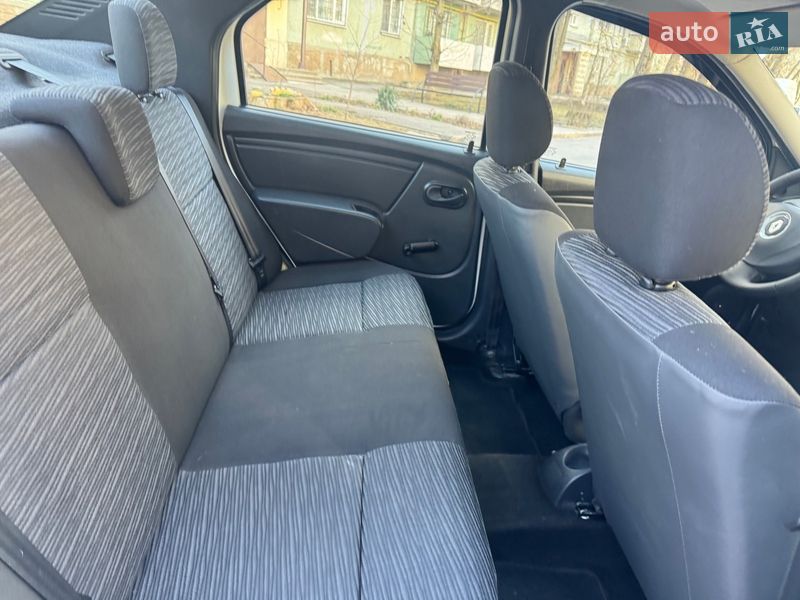 Седан Renault Logan 2010 в Запорожье