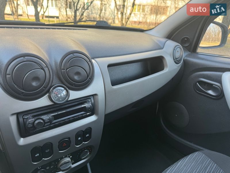 Седан Renault Logan 2010 в Запорожье