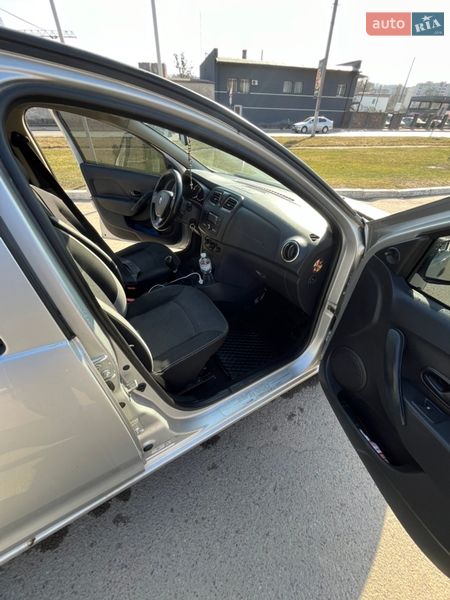 Седан Renault Logan 2013 в Львове