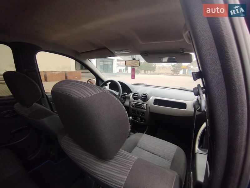 Седан Renault Logan 2011 в Ивано-Франковске