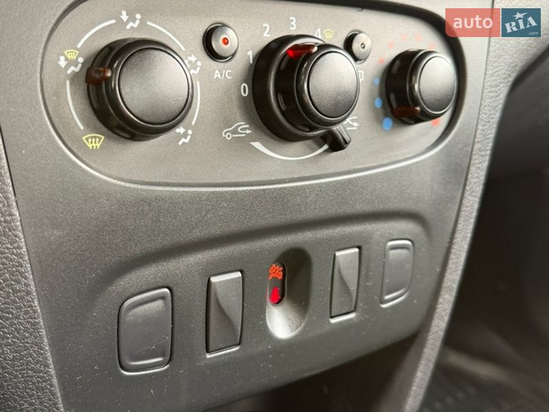 Седан Renault Logan 2015 в Красилове фото 45 Седан Renault Logan 2015 в Красилове