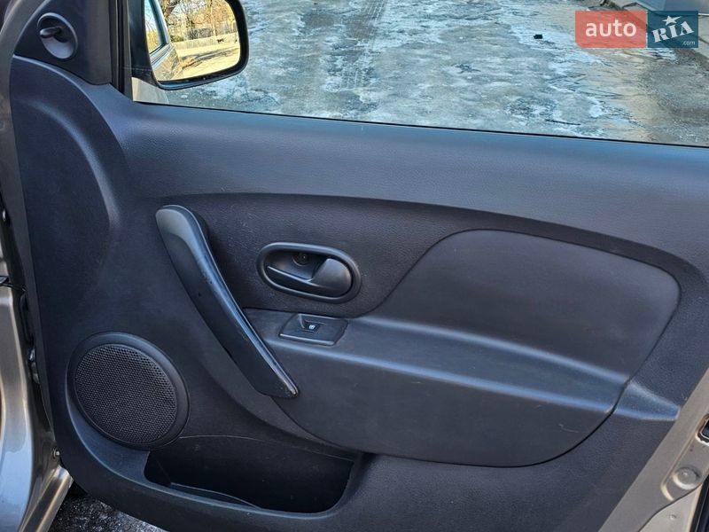 Универсал Renault Logan 2014 в Киеве фото 14 Универсал Renault Logan 2014 в Киеве