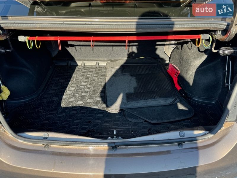 Седан Renault Logan 2019 в Києві