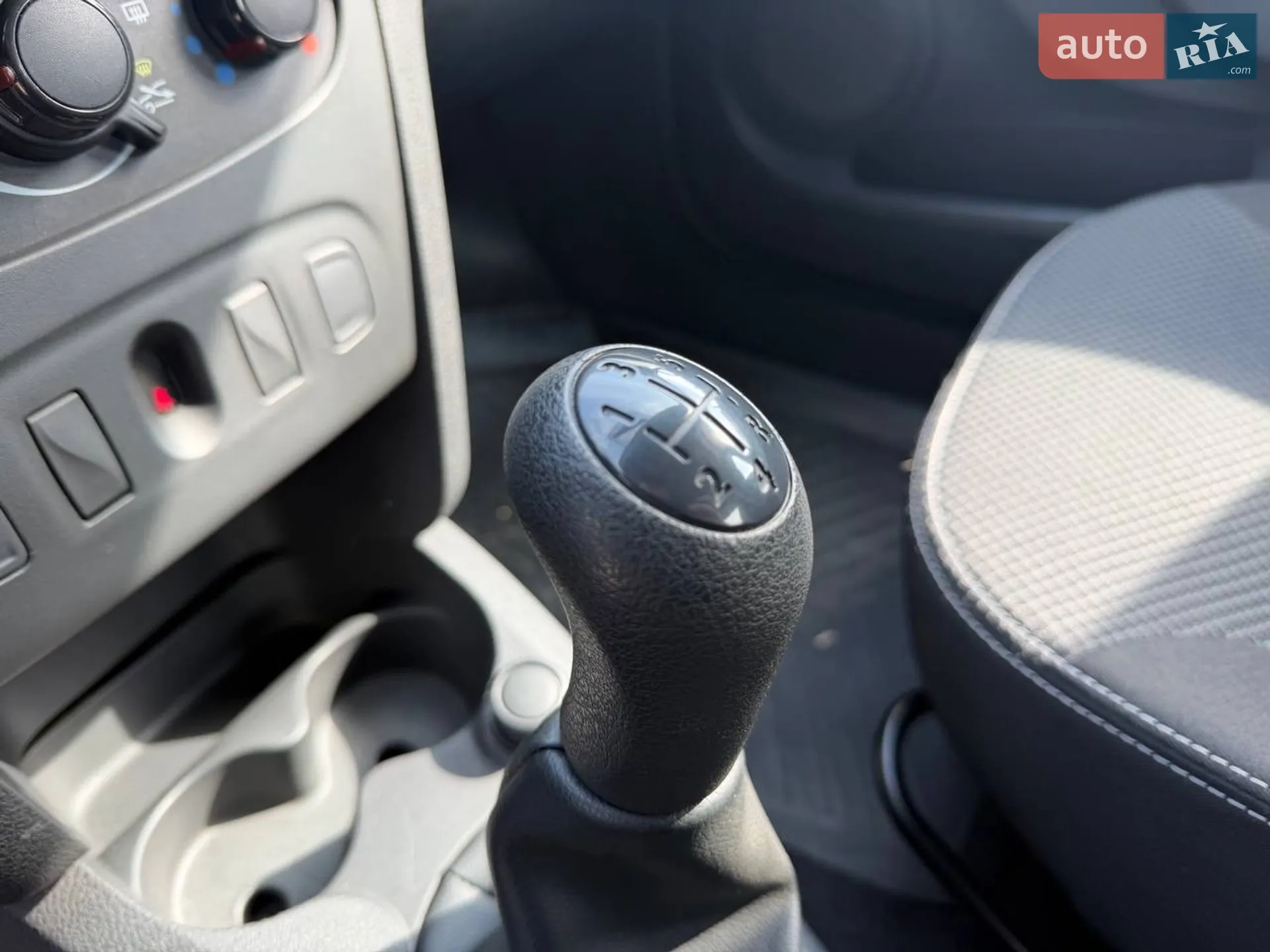 2013 Renault Logan - мініатюра 15