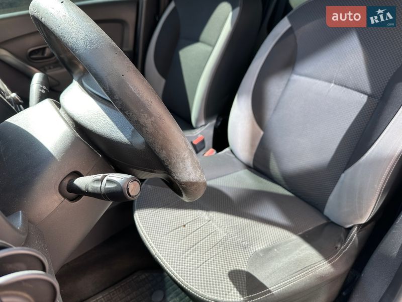 Седан Renault Logan 2013 в Киеве фото 13 Седан Renault Logan 2013 в Киеве