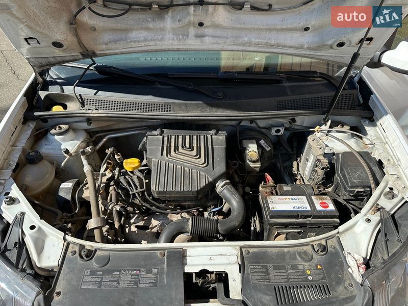 Седан Renault Logan 2013 в Киеве фото 24 Седан Renault Logan 2013 в Киеве