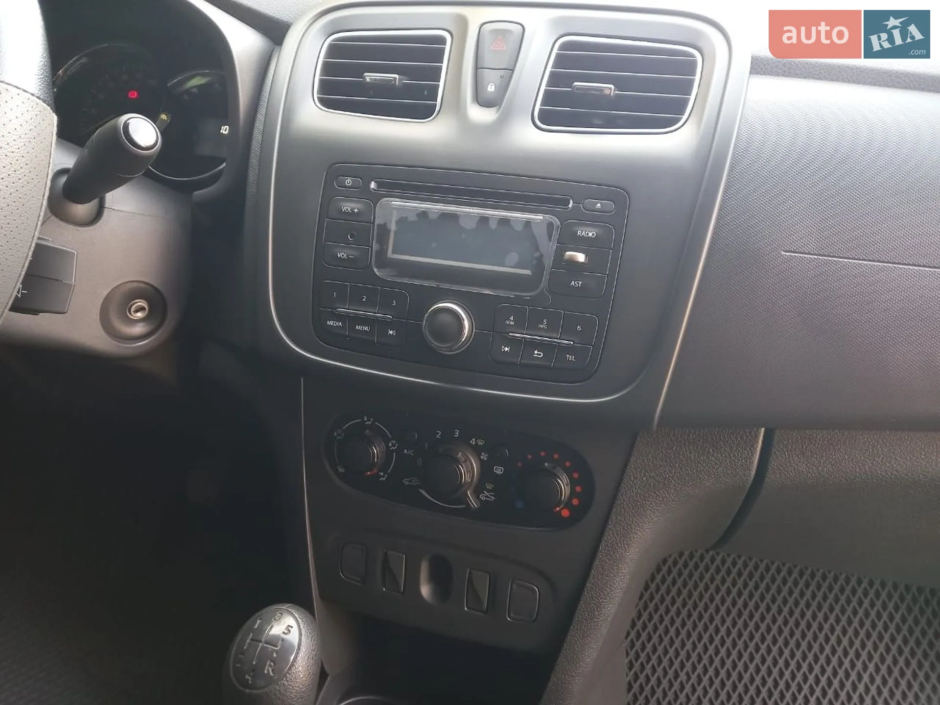 2016 Renault Logan - мініатюра 26