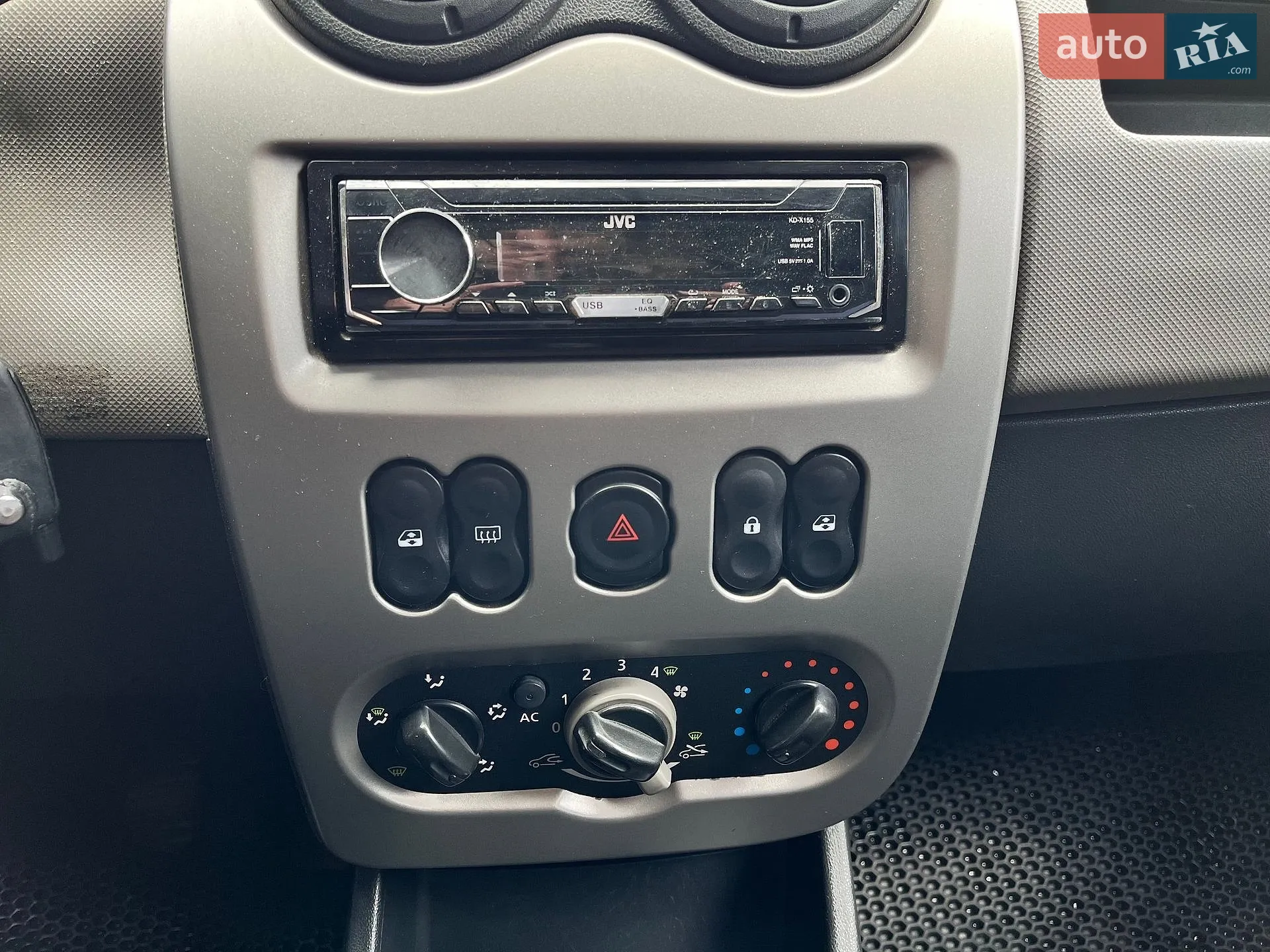 2011 Renault Logan - мініатюра 14