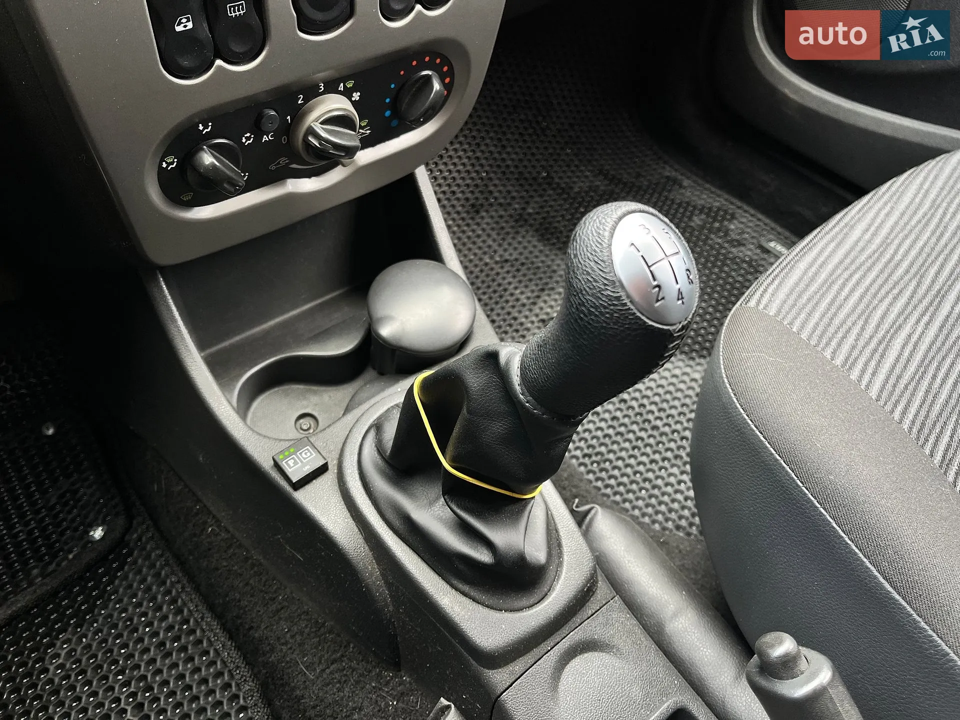 2011 Renault Logan - мініатюра 15