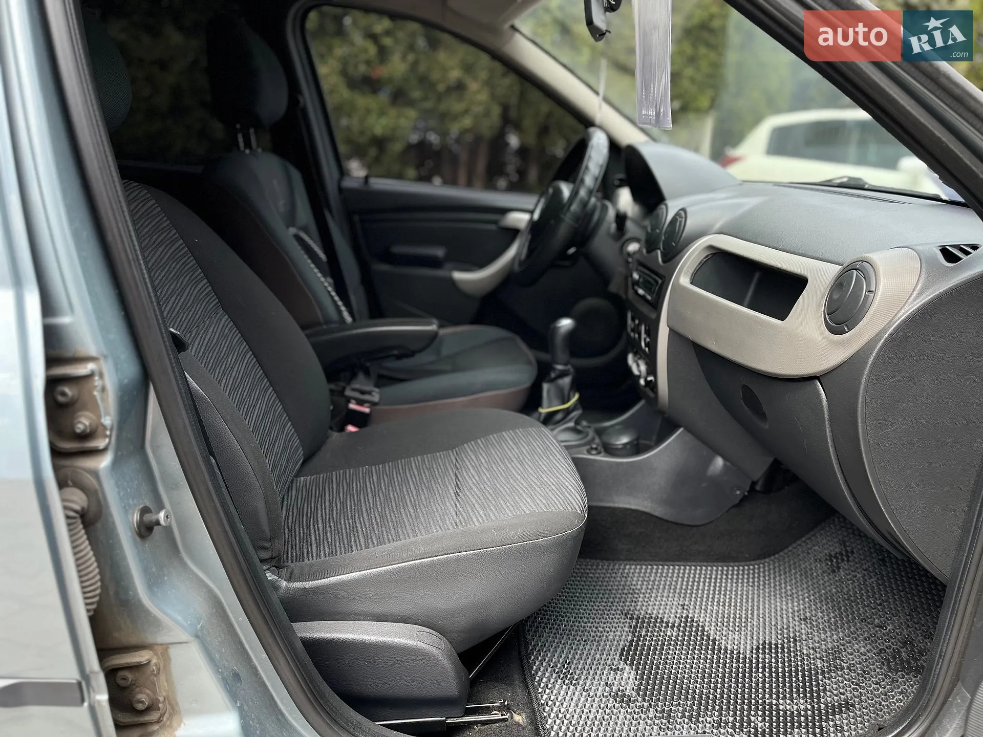 2011 Renault Logan - мініатюра 20