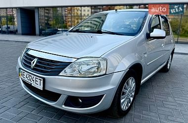Седан Renault Logan 2011 в Днепре