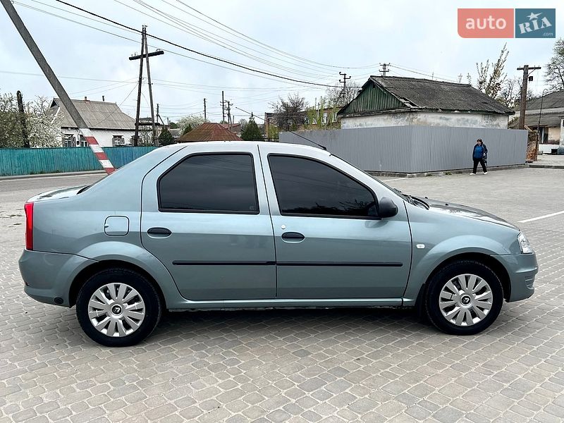 Седан Renault Logan 2010 в Козельщині
