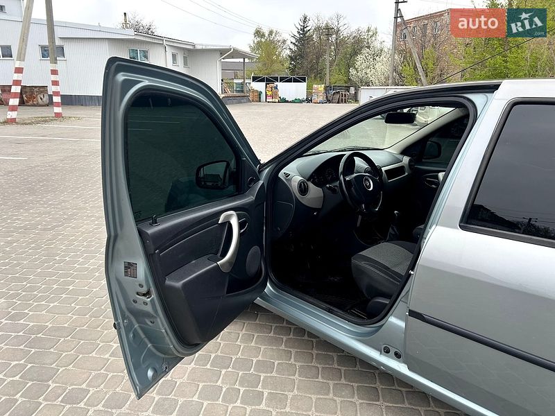 Седан Renault Logan 2010 в Козельщині