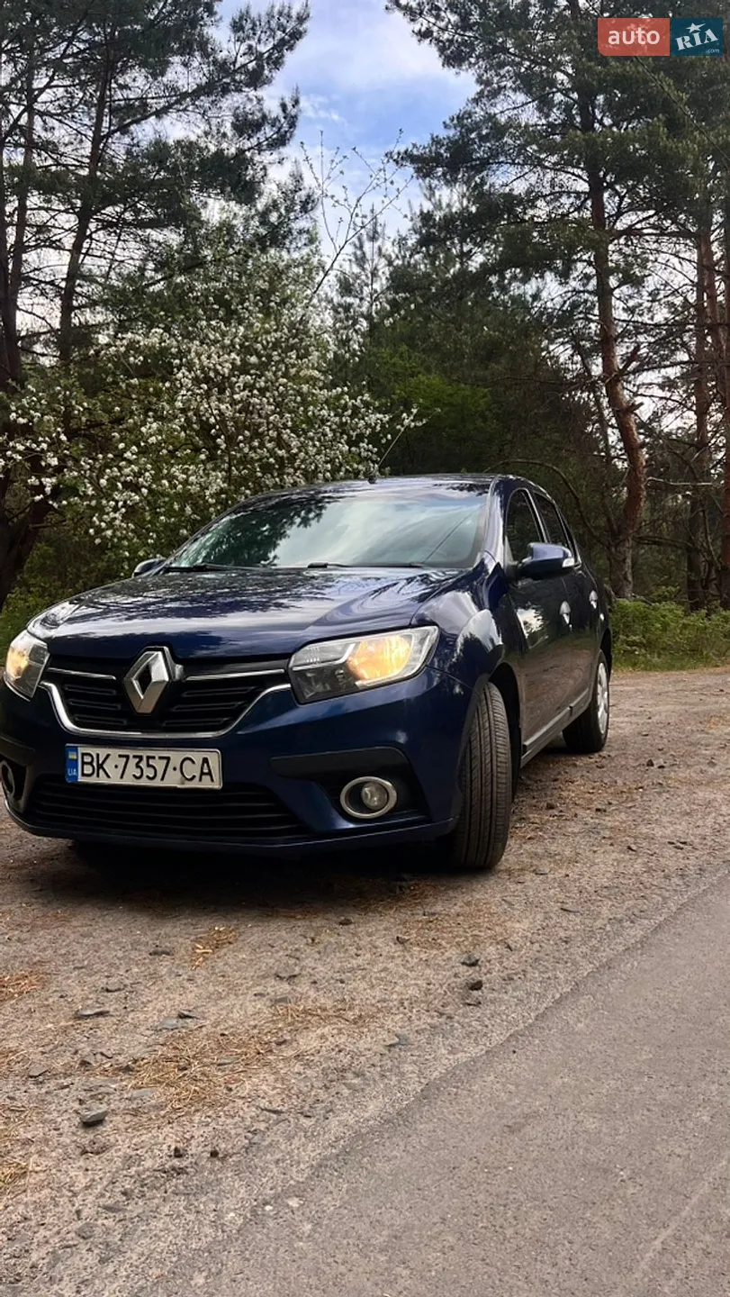 2017 Renault Logan - фото 1