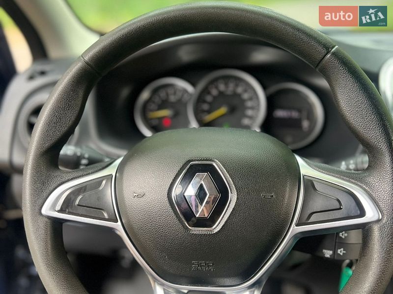 Седан Renault Logan 2017 в Киверцах