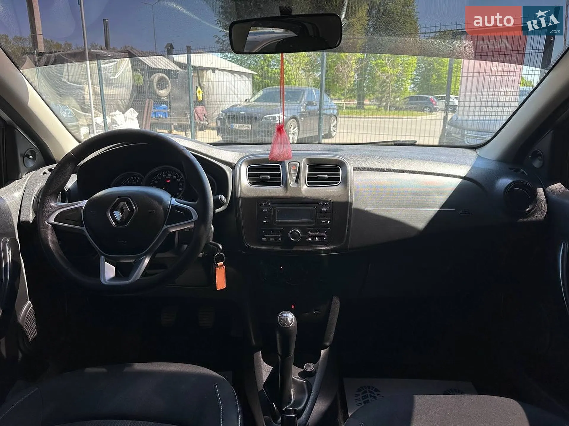 2017 Renault Logan - мініатюра 12