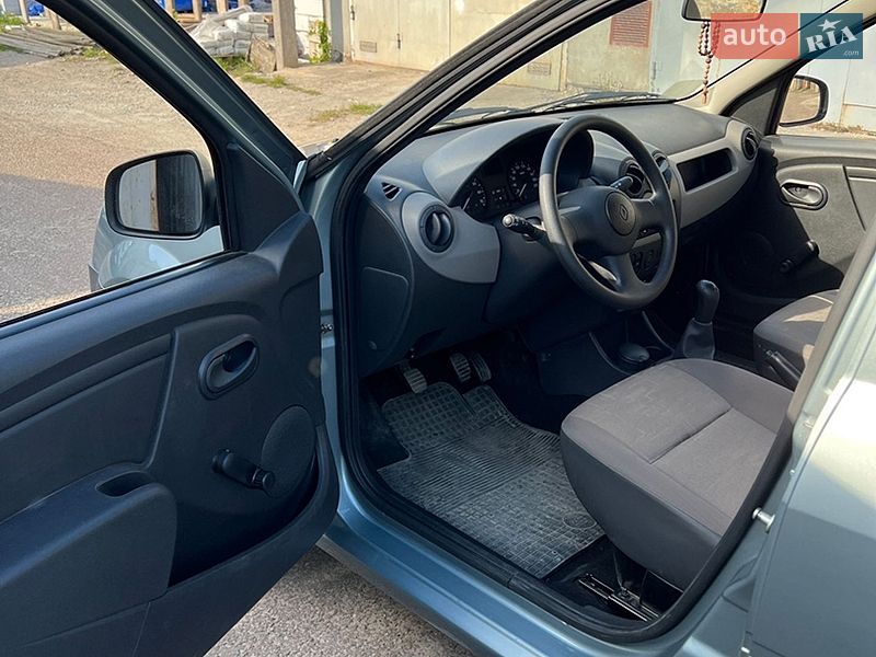 Седан Renault Logan 2009 в Львові
