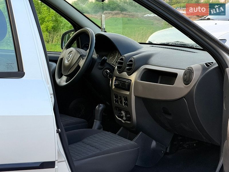 Седан Renault Logan 2011 в Мене