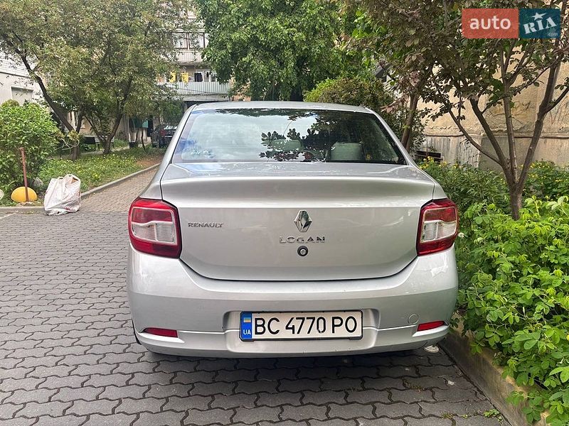 Седан Renault Logan 2013 в Ивано-Франковске