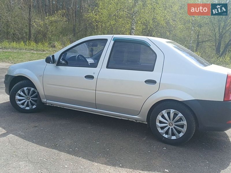 Седан Renault Logan 2013 в Чернігові