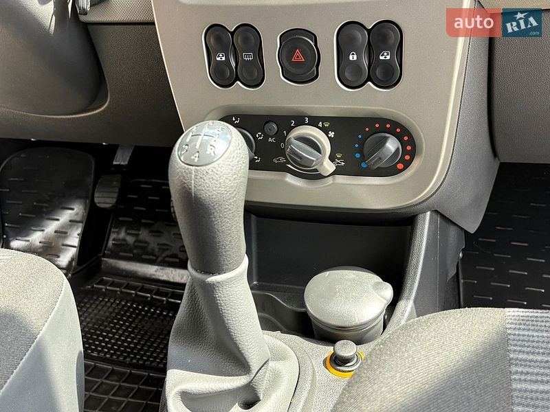Седан Renault Logan 2010 в Житомире