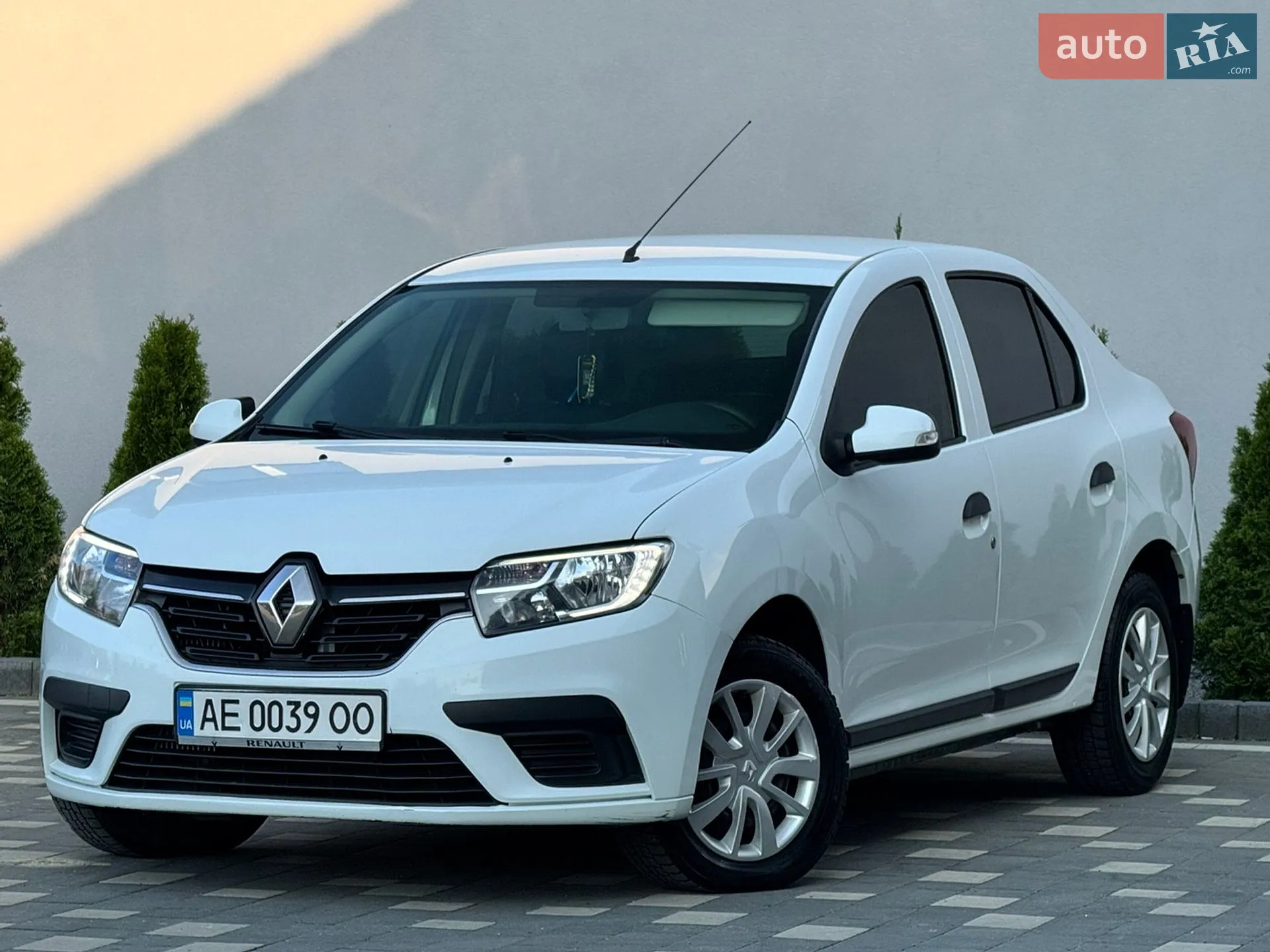 2017 Renault Logan - мініатюра 2