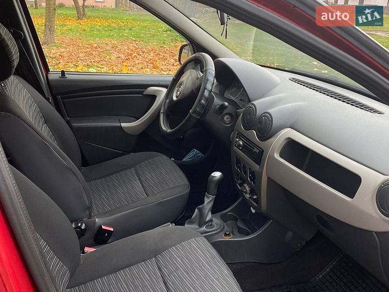 Седан Renault Logan 2010 в Сарнах