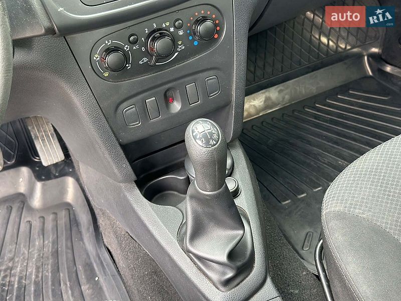 Седан Renault Logan 2015 в Києві