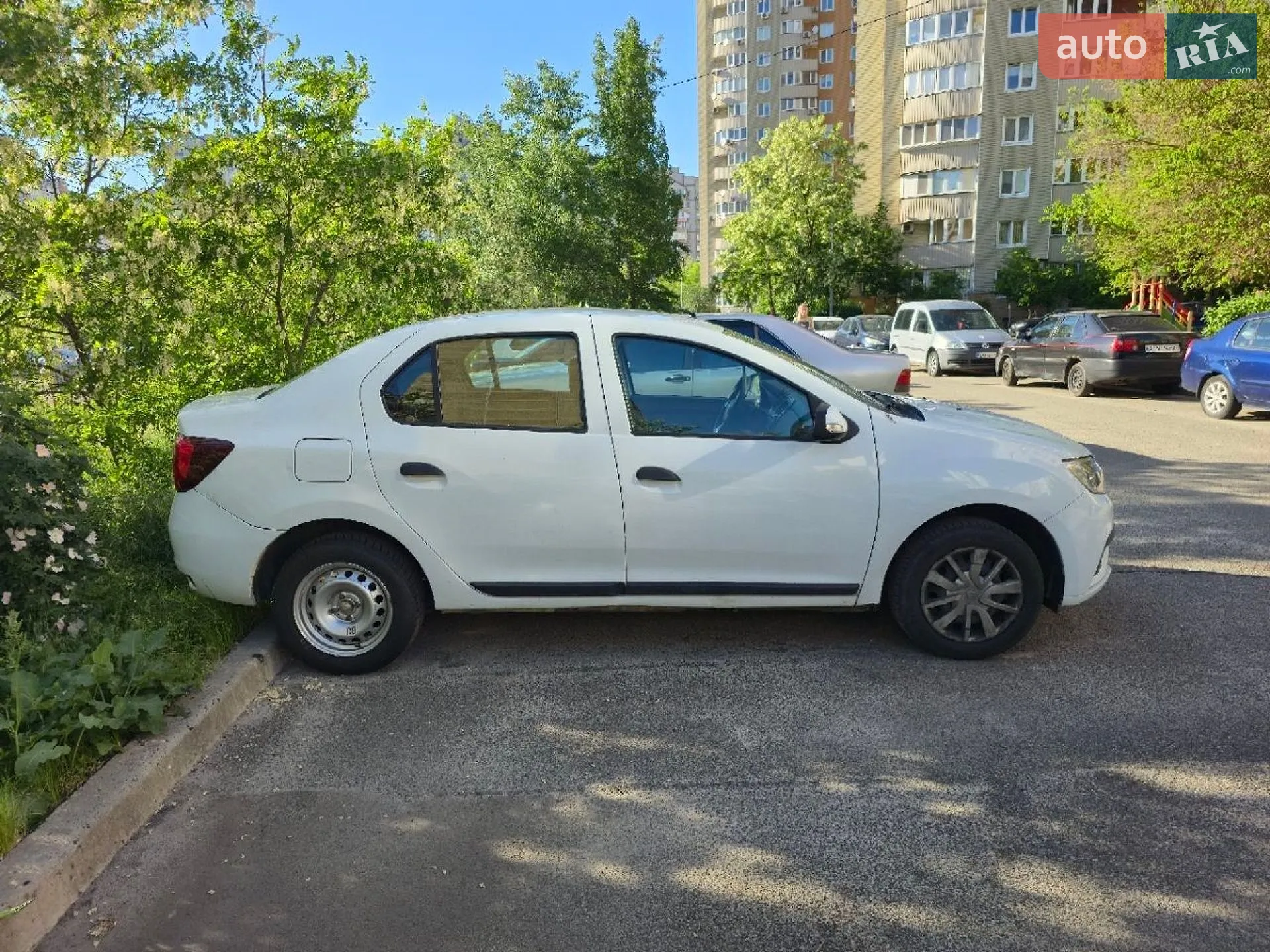 2020 Renault Logan - мініатюра 2