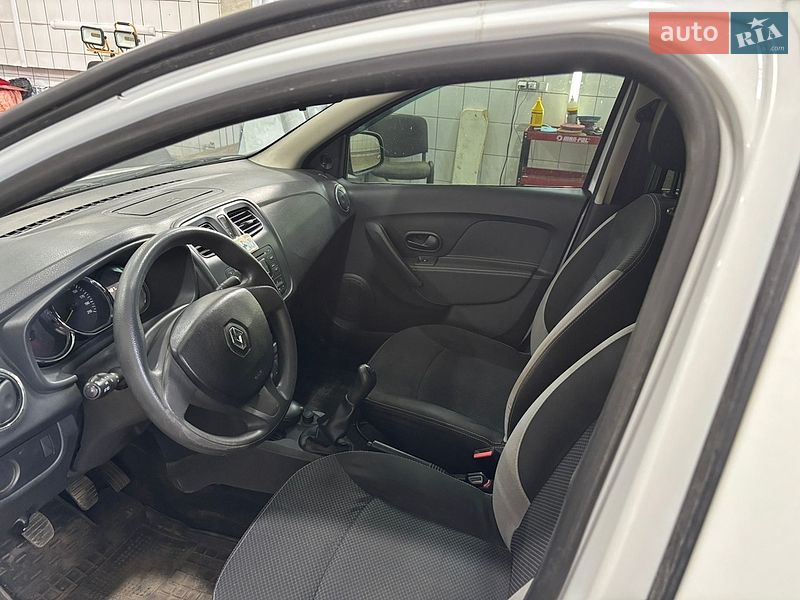 Седан Renault Logan 2013 в Сумах
