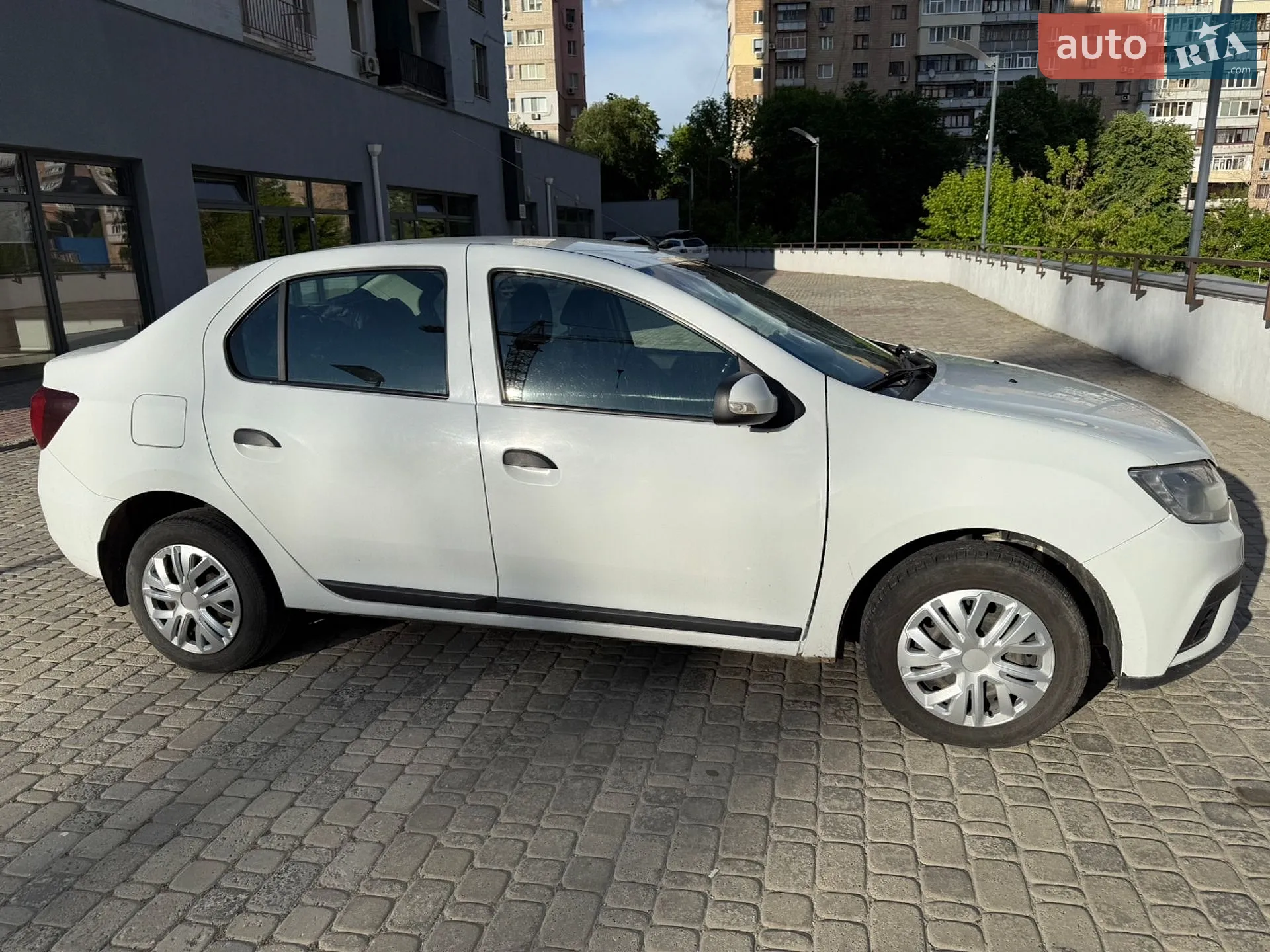 2017 Renault Logan - мініатюра 3